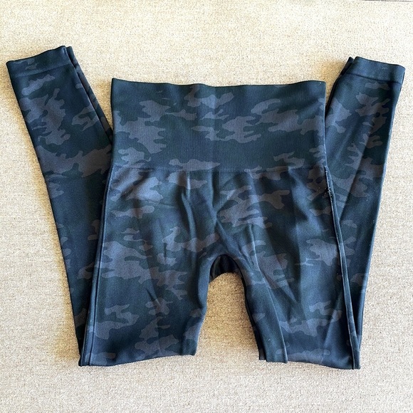 Spanx Camu Leggings - Picture 4 of 6